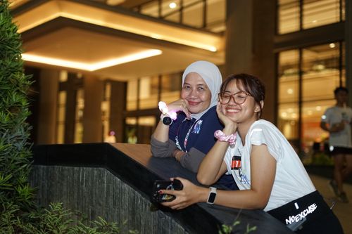 Race photo from PIK NITE RUN VIBES