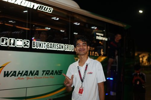 Race photo from PIK NITE RUN VIBES