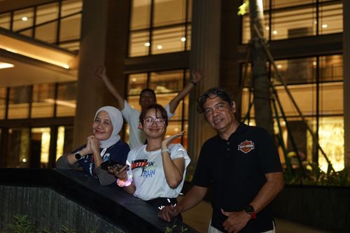 Race photo from PIK NITE RUN VIBES