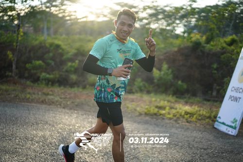 Race photo from Arutmin Borneo Run 2024