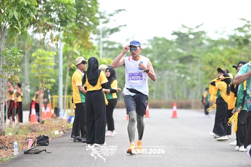 Race photo from Arutmin Borneo Run 2024