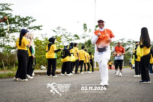 Race photo from Arutmin Borneo Run 2024