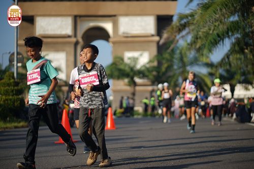 Race photo from Kediri Half Marathon 2024
