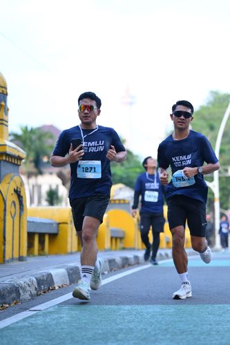 Race photo from KEMLU RUN 2025