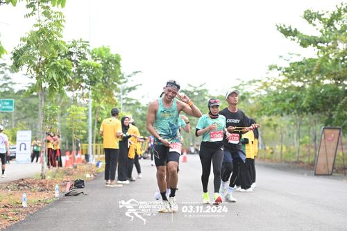 Race photo from Arutmin Borneo Run 2024