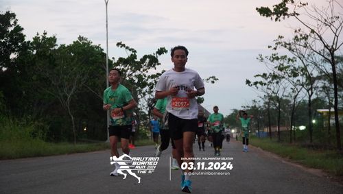 Race photo from Arutmin Borneo Run 2024