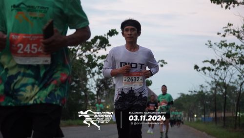 Race photo from Arutmin Borneo Run 2024
