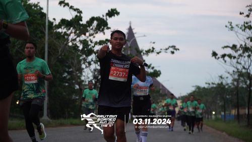 Race photo from Arutmin Borneo Run 2024