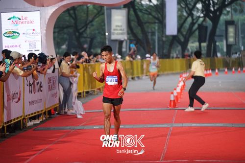 Race photo from ONE RUN 10 K