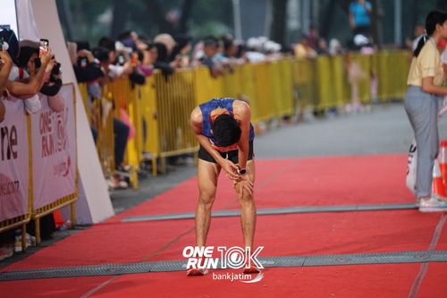Race photo from ONE RUN 10 K