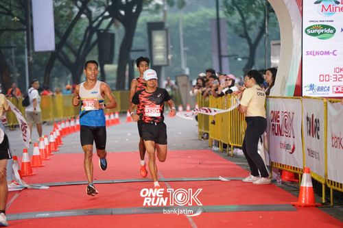 Race photo from ONE RUN 10 K