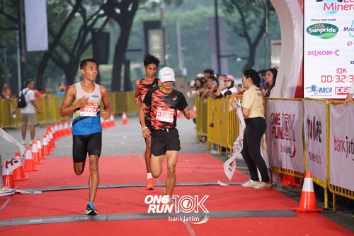 Race photo from ONE RUN 10 K