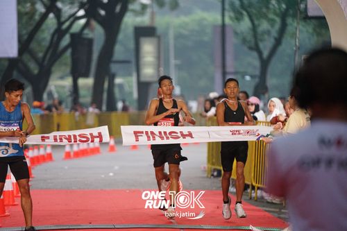 Race photo from ONE RUN 10 K