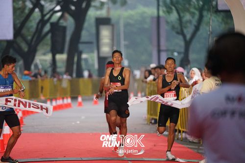 Race photo from ONE RUN 10 K