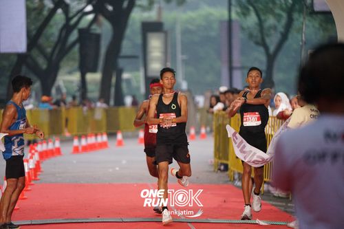 Race photo from ONE RUN 10 K