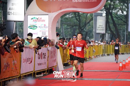 Race photo from ONE RUN 10 K