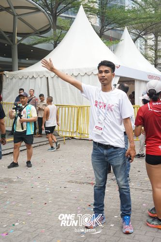 Race photo from ONE RUN 10 K