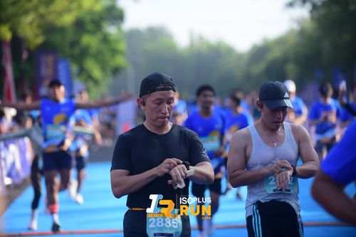 Race photo from Isoplus Run 2024 Surabaya