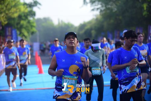 Race photo from Isoplus Run 2024 Surabaya