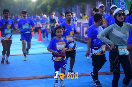 Race photo from Isoplus Run 2024 Surabaya