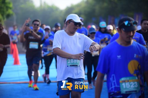 Race photo from Isoplus Run 2024 Surabaya