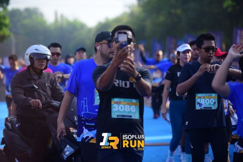 Race photo from Isoplus Run 2024 Surabaya