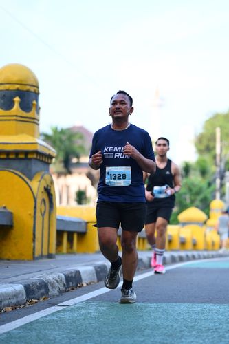 Race photo from KEMLU RUN 2025