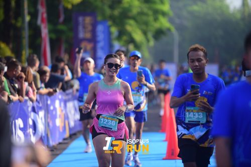 Race photo from Isoplus Run 2024 Surabaya