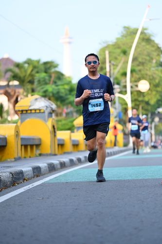 Race photo from KEMLU RUN 2025