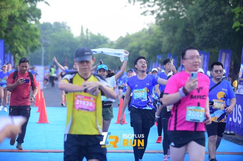 Race photo from Isoplus Run 2024 Surabaya