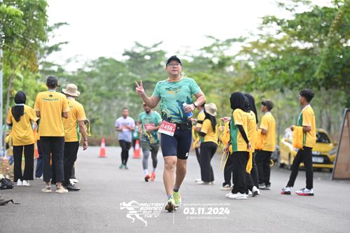 Race photo from Arutmin Borneo Run 2024