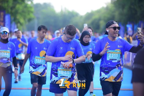 Race photo from Isoplus Run 2024 Surabaya