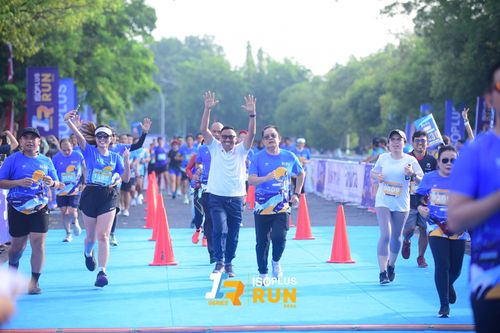 Race photo from Isoplus Run 2024 Surabaya