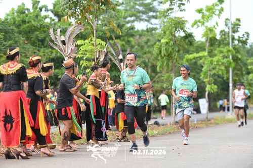 Race photo from Arutmin Borneo Run 2024