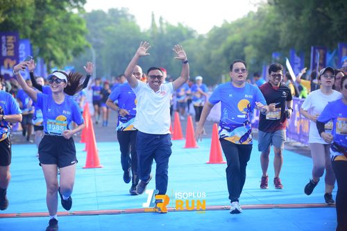 Race photo from Isoplus Run 2024 Surabaya