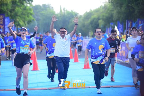 Race photo from Isoplus Run 2024 Surabaya