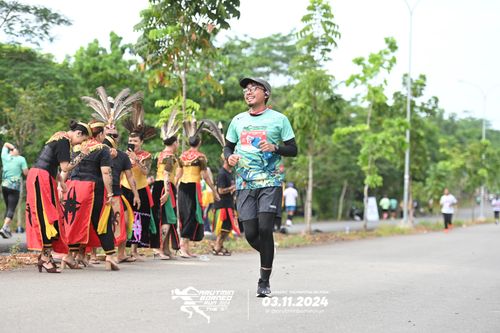 Race photo from Arutmin Borneo Run 2024