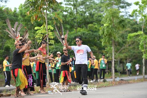 Race photo from Arutmin Borneo Run 2024
