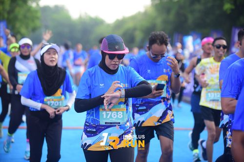 Race photo from Isoplus Run 2024 Surabaya