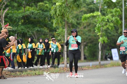 Race photo from Arutmin Borneo Run 2024