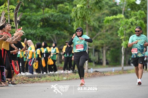 Race photo from Arutmin Borneo Run 2024