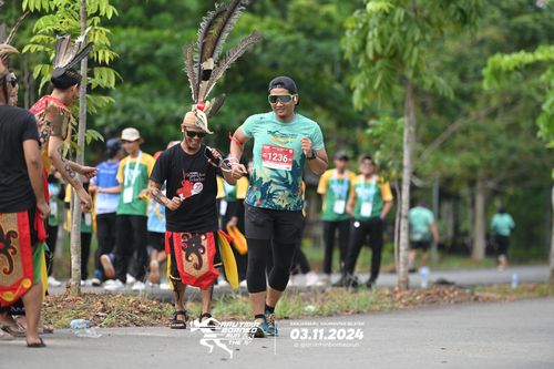 Race photo from Arutmin Borneo Run 2024