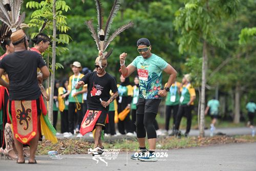Race photo from Arutmin Borneo Run 2024