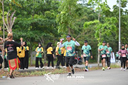 Race photo from Arutmin Borneo Run 2024