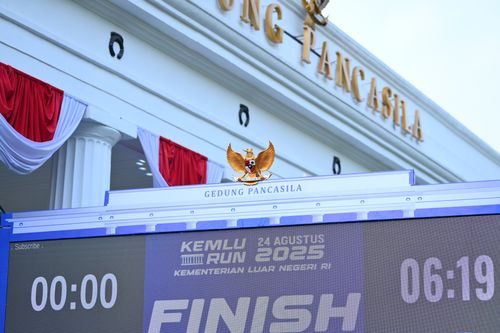 Race photo from KEMLU RUN 2025