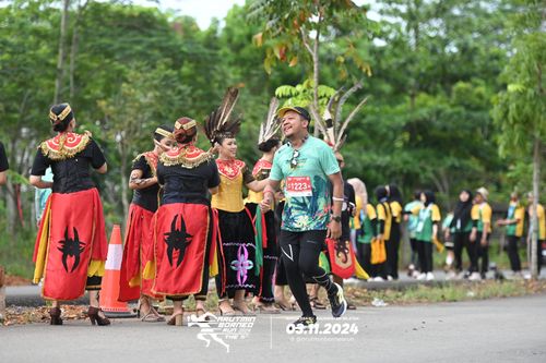 Race photo from Arutmin Borneo Run 2024