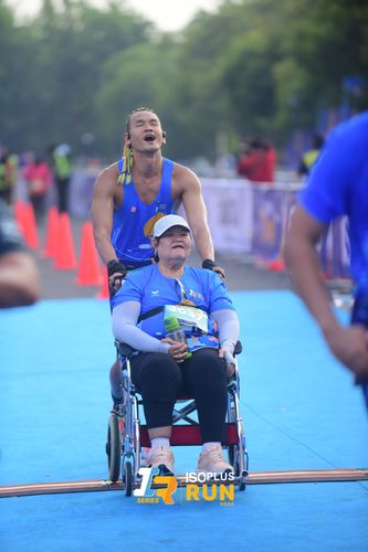 Race photo from Isoplus Run 2024 Surabaya