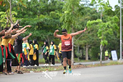 Race photo from Arutmin Borneo Run 2024