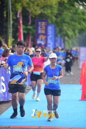 Race photo from Isoplus Run 2024 Surabaya