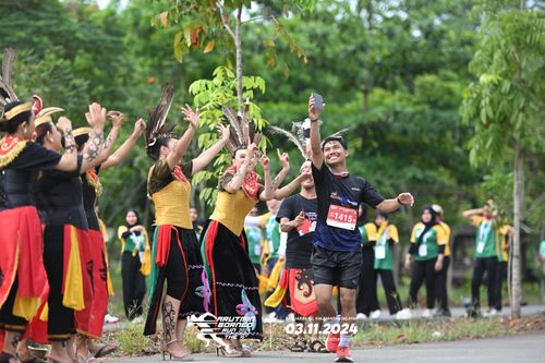 Race photo from Arutmin Borneo Run 2024
